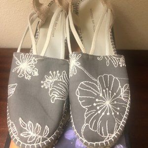 Size 13 - Super cute and comfy Espadrille Wedges